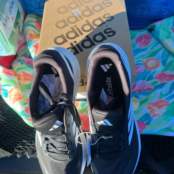 Adidas Men's size 9, ladies size 10 sneakers Black and White Running Sneakers - Picture 6 of 6